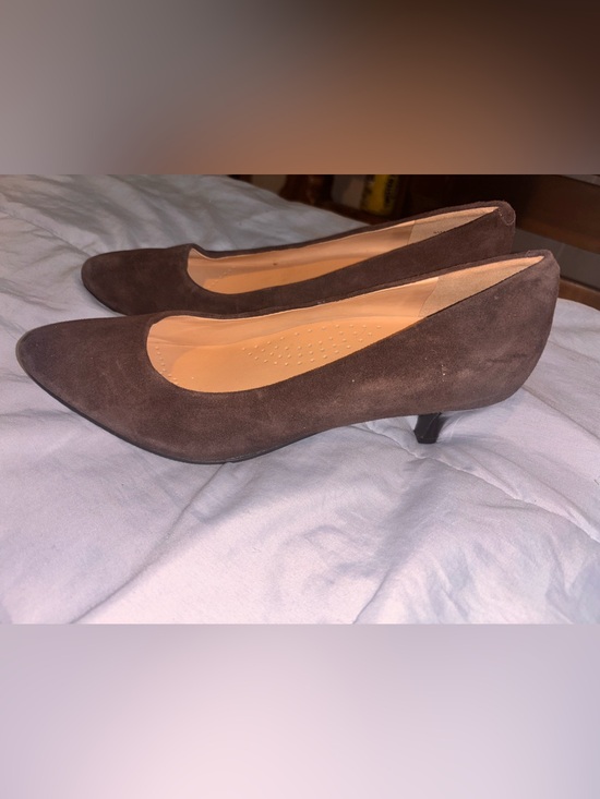 Trotters Shoes - Trotters Brown Suede Low Kitten Heel Pumps